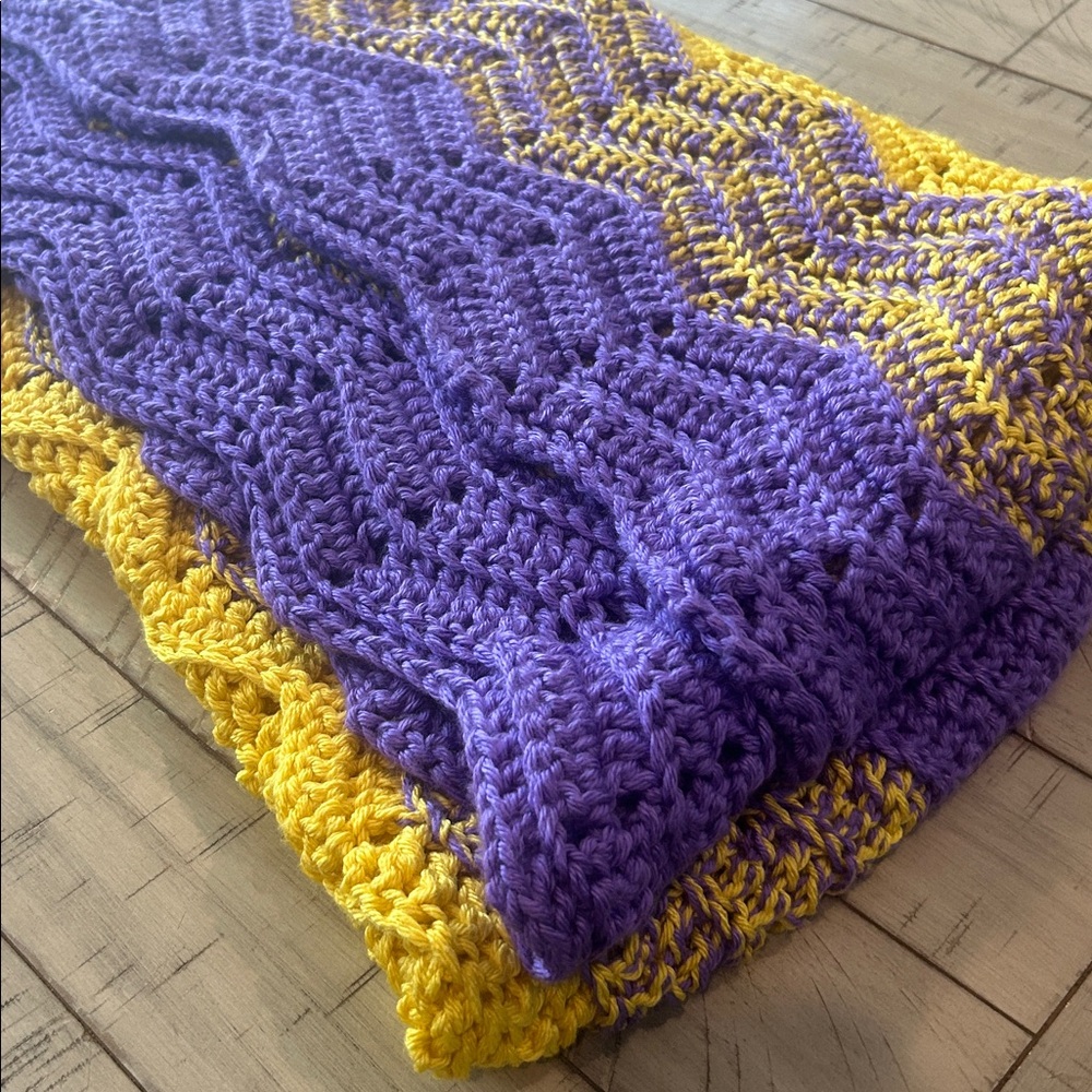 New Hand Knit Blanket Large Cozy Throw Handmade  45X60 New Condition - Picture 3 of 8
